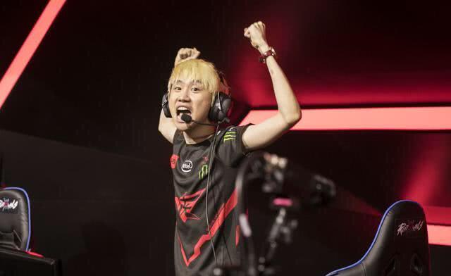 边锋位置上 边锋位置上