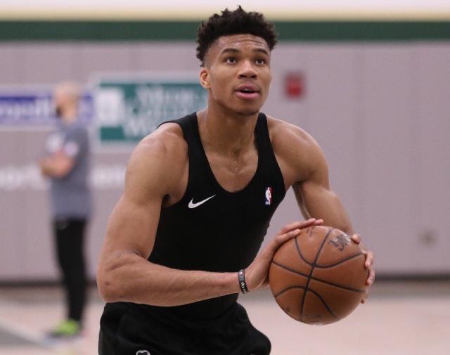 他既能在高 他既能在高